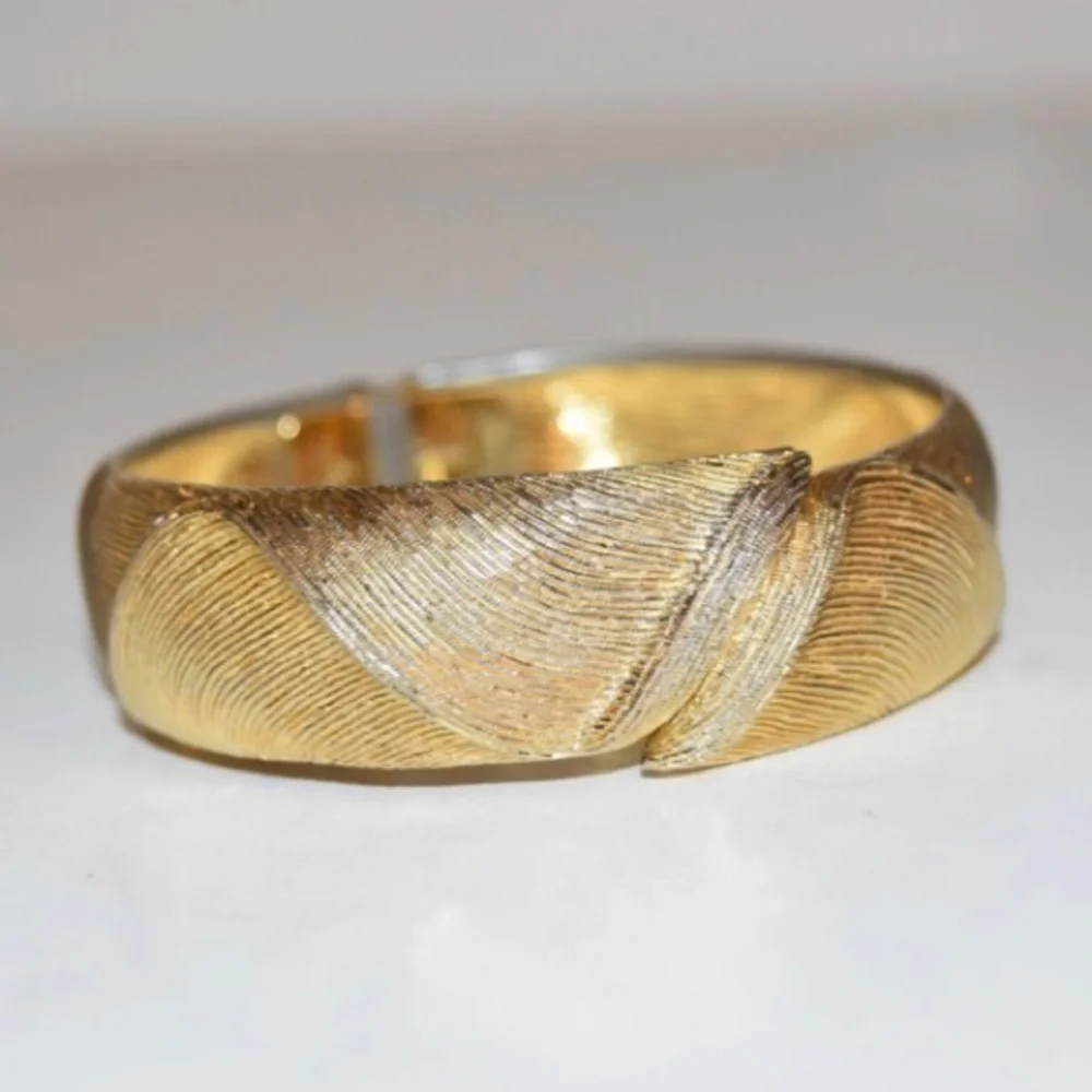 Vintage Monet hinged Bangle Bracelet Gold Tone 6.75” - Picture 6 of 9